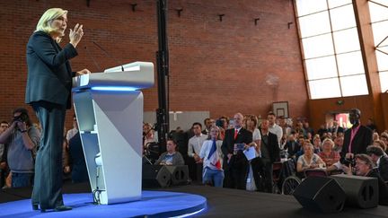 La candidate du Rassemblement nationale, Marine Le Pen, le 5 juin 2022 à Hénin-Beaumont (Pas-de-Calais). (DENIS CHARLET / AFP)