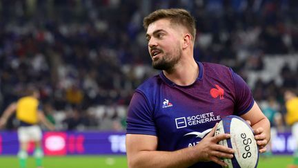 Grégory Alldritt à l'échauffement avec le XV de France avant le match du Tournoi des six nations contre l'Irlande, à Marseille, le 2 février 2024. (CLEMENT MAHOUDEAU / AFP)