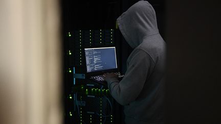 Des hackers utilisent cette faille pour prendre le contrôle de serveurs informatiques. (JOSSELIN CLAIR / MAXPPP)