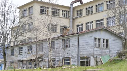 Le squat de la commune de Sainte-Croix, situé dans le canton de Vaud (Suisse), le 18 avril 2021, où la petite Mia et sa mère ont été retrouvées. (CHRISTIAN BRUN / MAXPPP)