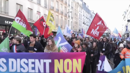 À l'appel des syndicats étudiants et autres organisations de jeunesse et avec l'appui de la France insoumise, les jeunes se sont mobilisés contre la réforme des retraites à Paris.