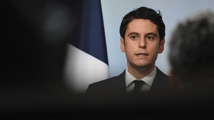 Le porte-parole du gouvernement, Gabriel Attal, lors d'un compte-rendu du Conseil des ministres, à Paris, le 24 février 2021. (ALAIN JOCARD / AFP)