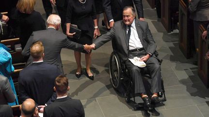 L'ancien président des Etats-Unis, George H.W. Bush, aux obsèques de son épouse Barbara, à Houston (Texas, Etats-Unis), le 21 avril 2018. (JACK GRUBER / AFP)