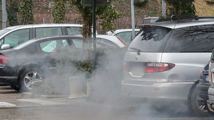 Une illustration sur la pollution automobile, à Villefontaine, le 31 janvier 2020. (MICHEL THOMAS / MAXPPP)