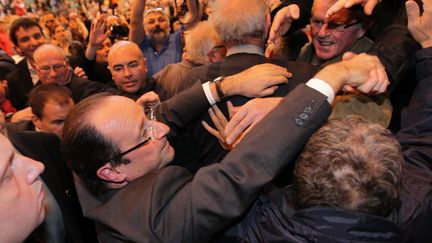 Le candidat socialiste Fran&ccedil;ois Hollande en meeting &agrave; Lorient (Morbihan), le 23 avril 2012. (FRANÇOIS DESTOC / LE TELEGRAMME / MAXPPP)