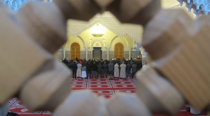 Troisi&egrave;me pri&egrave;re de la journ&eacute;e dans la Grande mosqu&eacute;e de Saint-Etienne, le 3 f&eacute;vrier 2015. (ARIANE NICOLAS / FRANCETV INFO)