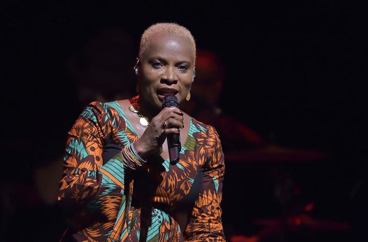 Angelique Kidjo sur scène à La Cigale à Paris en octobre 2014
