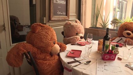 Des nounours au restaurant