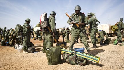 Des soldats maliens en route vers Gao, le 26 janvier 2013 (photo communiqu&eacute;e par l'arm&eacute;e fran&ccedil;aise). (GHISLAIN MARIETTE / ECPAD / AFP)