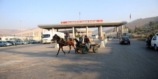 A la frontière entre la Syrie et la Turquie à Cilvegozu, dans la province turque de Hatay (AFP - BULENT KILIC)