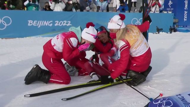 A l'attaque dès le premier relais, les fondeuses russes ont décroché le titre olympique en relais en ski de fond (4 x 5 km). Elles devancent l'Allemagne (+18"2) et la Suède (+20"7). La France termine 12e (+5'22").