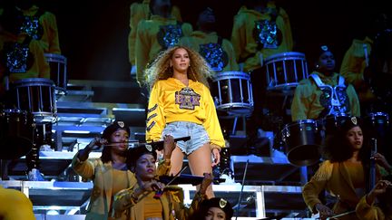 Beyoncé lors de son concert&nbsp;au festival Coachella, le 14 avril 2018 à Indio, en Californie (Etats-Unis). (LARRY BUSACCA / GETTY IMAGES NORTH AMERICA)