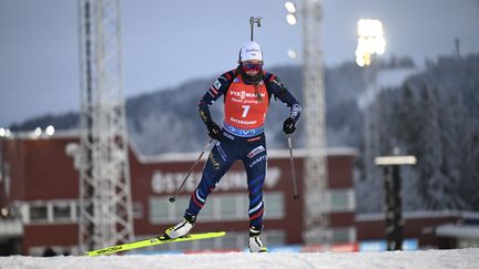 La Française Lou Jeanmonnot lors de la poursuite d'Östersund (Suède), le 3 décembre 2023. (PONTUS LUNDAHL / AFP)