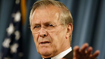 Donald Rumsfeld, l'ancien secrétaire américain à la Défense, le 4 mai 2004 à Washington (Etats-Unis). (STEPHEN JAFFE / AFP)