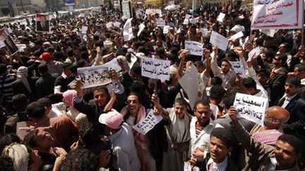 Des opposants yéménites manifestent à Sanaa (19 février 2011) (AFP / Mohammad Huwais)