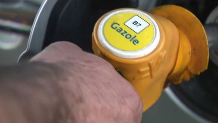 Prix des carburants : avec le conflit en Ukraine, le prix du gazole flambe (FRANCE 3)