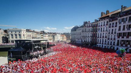 Fêtes de Bayonne : l'homme grièvement blessé lors d'une bagarre est toujours dans un 