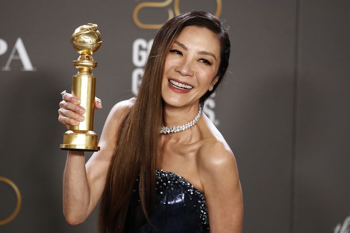 L'actrice malaisienne Michelle Yeoh, lors de la 80e cérémonie des Golden Globes. (CAROLINE BREHMAN / EPA / Maxppp)