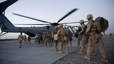 Des marines US embarquent pour une opération dans la province de Helmand, sud de l'Afghanistan (2 juillet 2009) (© AFP / Manpreet Romana)