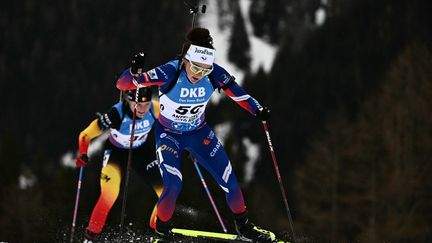 Biathlon : Lou Jeanmonnot survole la poursuite à Antholz-Anterselva, Julia Simon offre le doublé