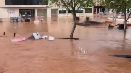 De fortes pluies se sont abattues sur le sud-ouest de l'Espagne. En images, retour jeudi 23 septembre sur le phénomène. (FRANCE 2)