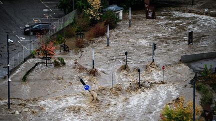 La ville d'Annonay (Ardèche) inondée, le 17 octobre 2024. (JEFF PACHOUD / AFP)