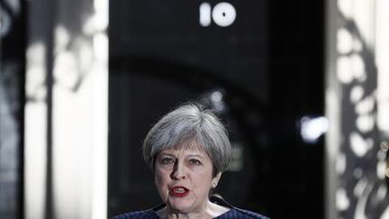 Theresa May s'adresse à la presse devant sa résidence du 10, Downing Street à Londres le 18 avril 2017. (REUTERS - Stefan Wermuth)