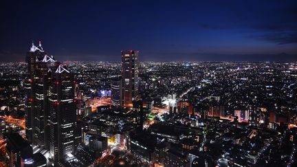 Tokyo la nuit (photo d'illustration, 21 mars 2019). (CHARLY TRIBALLEAU / AFP)