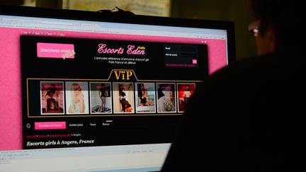 Les personnes qui se prostituent sur internet passent par des agences ou s'inscrivent directement sur des sites sp&eacute;cialis&eacute;s dans l'escorting. (MAXPPP)