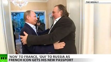 Vladimir Poutine et G&eacute;rard Depardieu, le 5 janvier 2013 &agrave; Sotchi (Russie). (CAPTURE D'ECRAN RUSSIA TODAY / FRANCETV INFO)