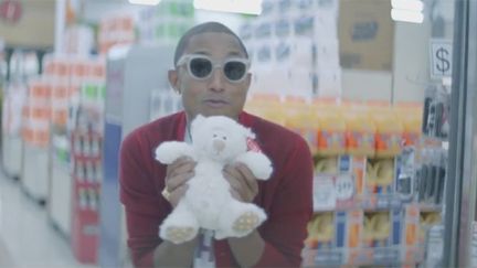 Pharrell Williams dans l'une des 360 séquences du clip "Happy", le premier clip sur 24 heures signé des Français We Are LA.
 (Saisie écran)