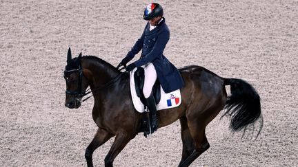 Le Français Nicolas Touzaint lors de l'épreuve du dressage équestre dans le concours complet par équipes,&nbsp;samedi&nbsp;31 juillet&nbsp;2021. (BEHROUZ MEHRI / AFP)