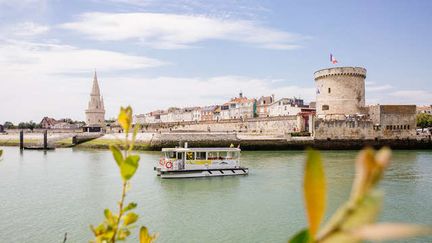 Le passeur, bateau électro-solaire propose des minis-croisières au départ de La Rochelle. (Office de tourisme La Rochelle / GREGORY CASSIAU)