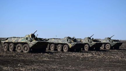 L'armée ukrainienne patrouille à la frontière russe, le 12 avril 2021. (UKRAINIAN ARMED FORCES / ANADOLU AGENCY / AFP)