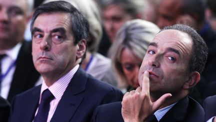 Les deux candidats &agrave; la pr&eacute;sidence de l'UMP, Fran&ccedil;ois Fillon et Jean-Fran&ccedil;ois Cop&eacute;, le 27 septembre 2012 &agrave; Marcq-en-Bar&oelig;ul (Nord).&nbsp; (ALAIN ROBERT / SIPA)