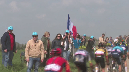 Paris-Roubaix : la course attire les spectateurs et suscite toujours autant de ferveur (France 3)