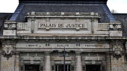 La façade du palais de justice de Tulle (Corrèze), le 12&nbsp;novembre 2018.&nbsp; (GEORGES GOBET / AFP)