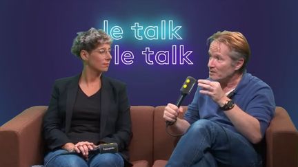 Boris Weliachew, architecte en risques majeurs et ingénieur inondations, aux côtés d'Élise Naccarato, responsable de plaidoyer climat à Oxfam France, dans le Talk de franceinfo mercredi 30 octobre. (FRANCEINFO / RADIO FRANCE)