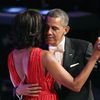 Barack et Michelle Obama dansent pour fêter l'investiture du président américain réélu, le 21 janvier 2013 à Washington. (MAXPPP)