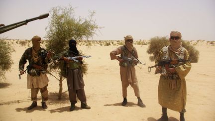 Jihadistes dans le désert près de Tombouctou (Mali) le 24 avril 2012 (STR/AP/SIPA / AP)