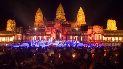 &nbsp; (Le concert était organisé dans le somptueux cadre d'Angkor au Cambodge en 2013. Ici en photo, un concert de José Carreras en 2002 également à Angkor. © REUTERS/Chor Sokunthea)