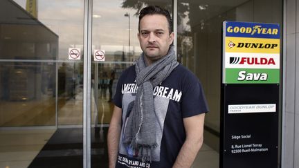 Mickael Wamen, ancien employé de l'usine Goodyear et figure de la lutte syndicale. Il a repris une formation en webdesign. (Thomas Samson / AFP)