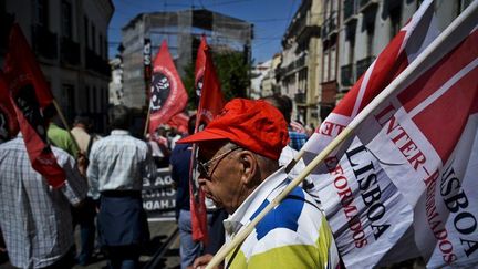 Lisbonne, au Portugal, le 21 mai 2015: manifestation à Lisbonne contre la privatisation des transports, à l'appel du Mouvement de la fonction publique, de la Fédération des transports et des communications de l'Union du commerce et d'autres syndicats, des conseils ouvriers et d'autres comités d'utilisateurs.  (AFP PHOTO / PATRICIA DE MELO MOREIRA)