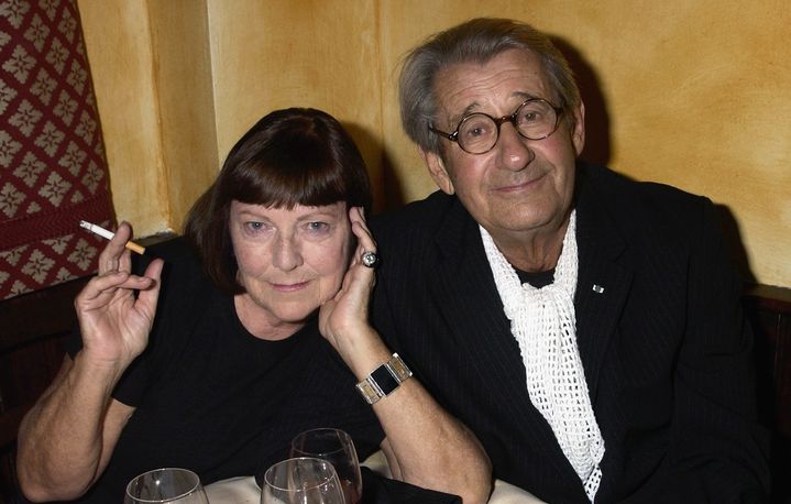 Les photographes June et Helmut Newton en 2002 à Londres. (DAVE BENETT / GETTY IMAGES EUROPE)