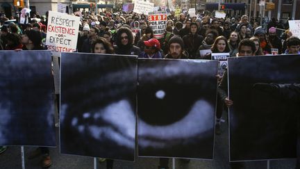 Des dizaines de milliers de personnes manifestent le 13 d&eacute;cembre 2014 &agrave; New York (Etat-Unis) contre les violences polici&egrave;res envers les Noirs. (EDUARDO MUNOZ / REUTERS)