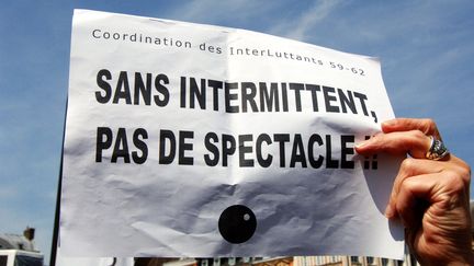 Les intermittents du spectacle protestent &agrave; Lille contre l'accord concernant les nouvelles r&egrave;gles de l'assurance-ch&ocirc;mage le 22 mars 2014. (  MAXPPP)