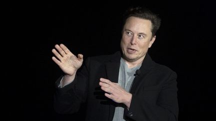 Le milliardaire Elon Musk, lors d'une conférence de presse à Boca Chica (Etats-Unis), le 10 février 2022. (JIM WATSON / AFP)