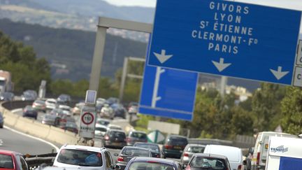 La traversée de Lyon est un calvaire pour les automobilistes à certaines périodes de l'année. Le 25 août 2006. (JEFF PACHOUD / AFP)