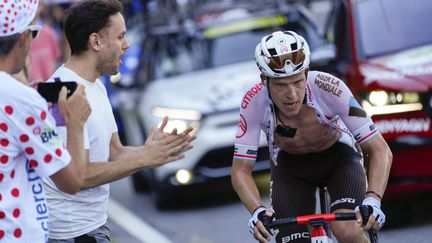 Le Luxembourgeois de l'équipe AG2R Citroën, Bob Jungels, auteur d'un énorme numéro lors de la 9e étape du Tour de France, le 10 juillet 2022. (THIBAULT CAMUS / AP)