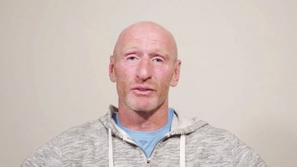 Une capture de la vidéo de Gareth Thomas postée sur les réseaux sociaux et dans laquelle il révèle sa séropositivité, samedi 14 septembre 2019. (Twitter @gareththomas14 / REUTERS)